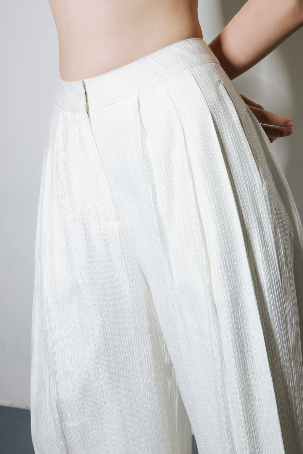 Sheen Drift Pleated Pants